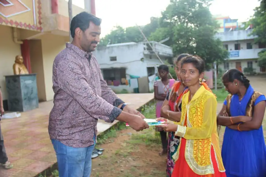 Warm-Up Hyderabad blanket and food distribution drive